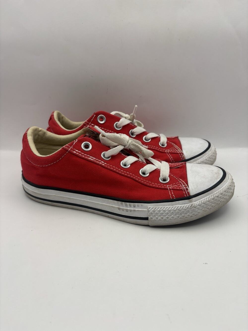 Converse Chuck Taylor All Star Low Top Red Sneakers Kids Size 4